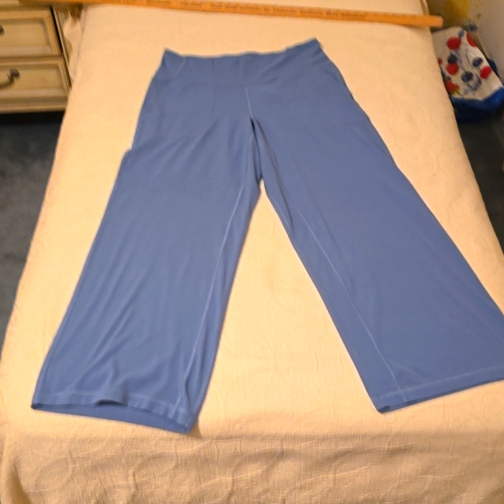 Lululemon Crop Blue Athletic size 14